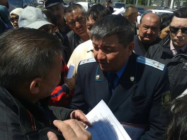 Четверых организаторов митинга дольщиков в Астане осудилиЭксклюзив