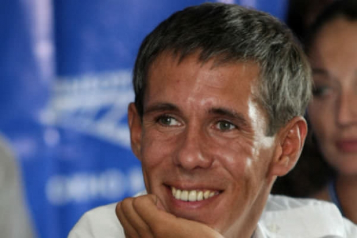 Алексей Панин будет продавать поп-корн в костанайском кинотеатре