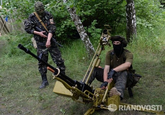 Киев заявил об отступлении ополченцев к российской границе