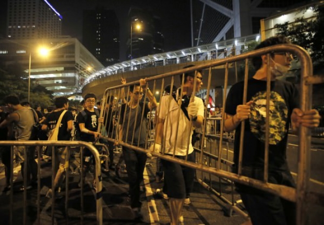 Разбор баррикад в Гонконге начался в связи с решением суда