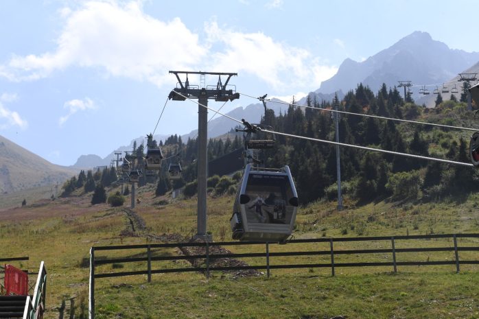 Канатные дороги временно не будут работать на Шымбулаке