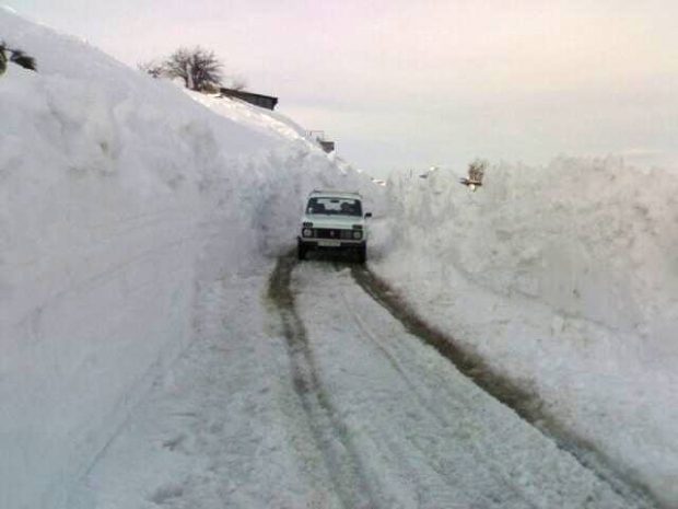 В ВКО искусственный спуск лавин перекрыл дорогу