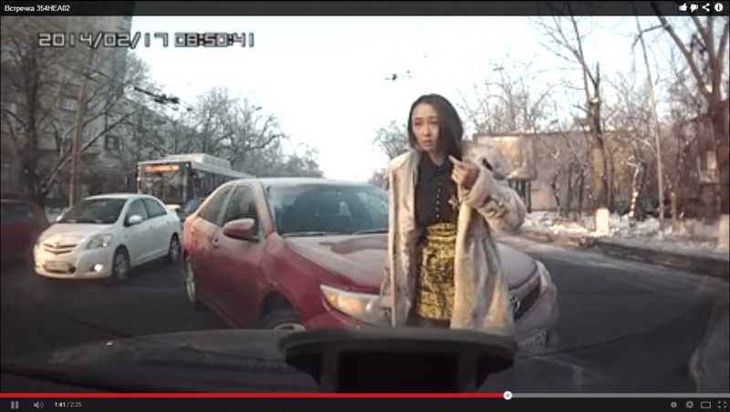 Скандалившая с водителем нарушительница оштрафована на 37 тыс. тгЭксклюзив