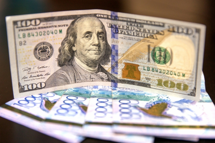 Доллар продолжает падать