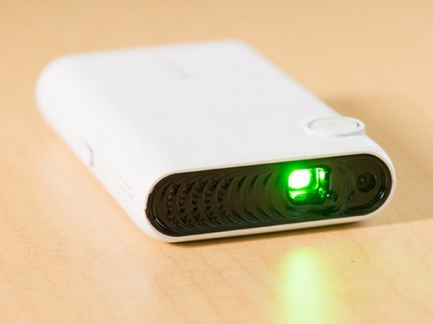 Проектор TouchPico превращает любую поверхность в тачскрин