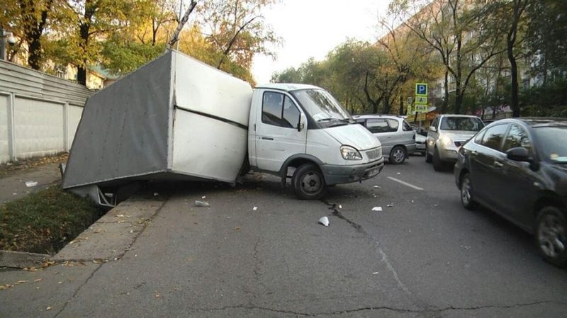 В Алматы в ДТП пострадали яйца