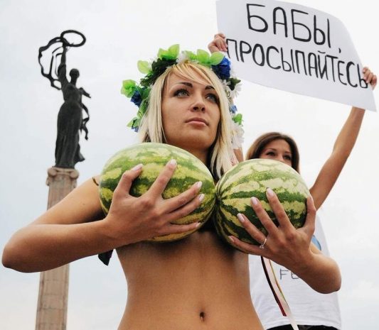 Активистки FEMEN ночью пришли к президенту Лукашенко