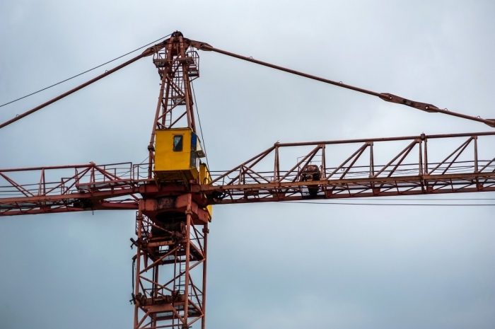 Ураган в Астане: падение крана, срыв школьной кровли, повреждения «Пирамиды»