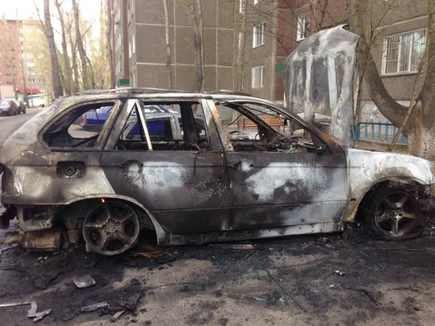 Более десяти автомобилей за два года подожгли в одном из дворов Павлодара