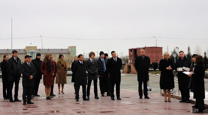 Памятную плиту 21 эстонке установили в АЛЖИРе