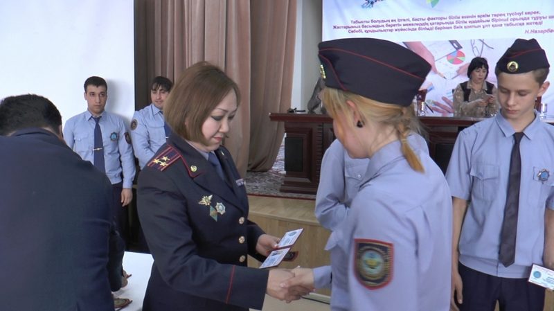 В Алматы приняли присягу юные помощники полиции