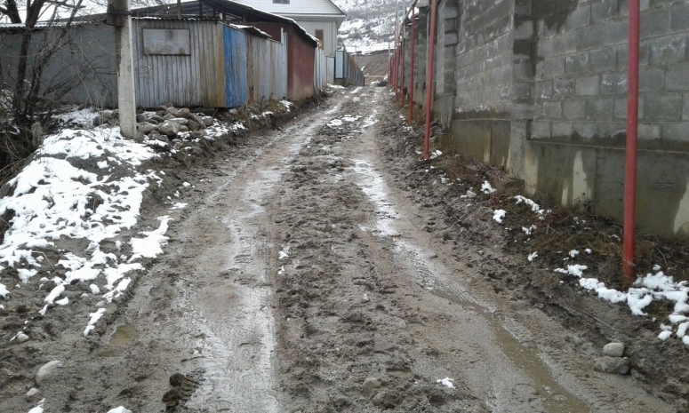 Жители Наурызбайского района Алматы жалуются на отсутствие дороги