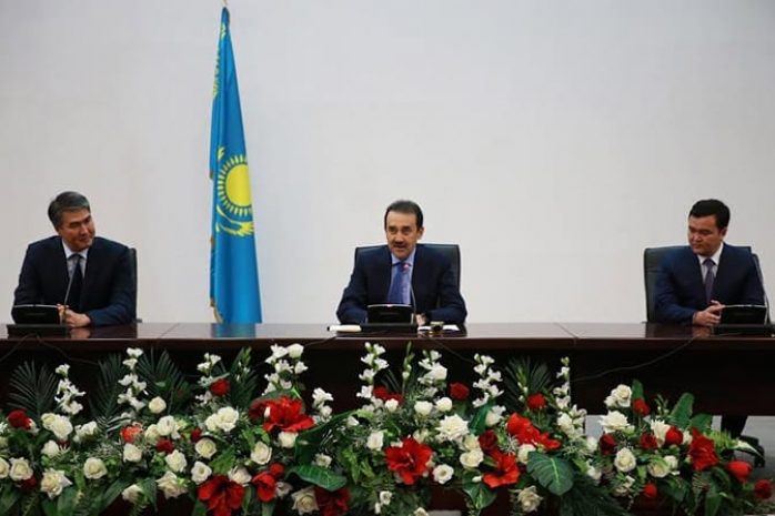 Премьер-министр представил коллективу нового главу МИР РК