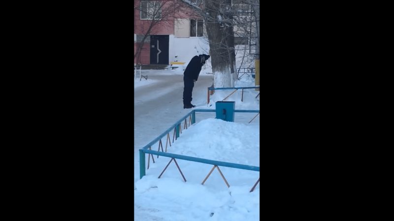 Уволен очередной «писающий» полицейский