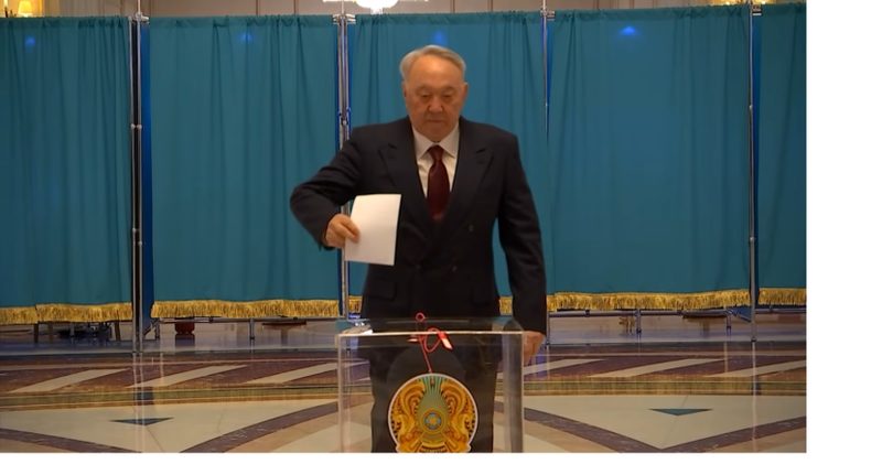 «Мен Токаевті таңдадым»: Назарбаев республикалық референдумға қатысты