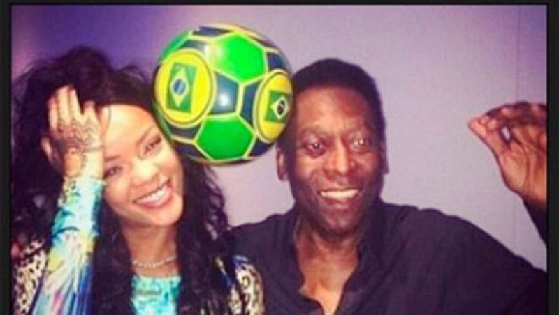 Рианна повеселилась в лифте с Пеле