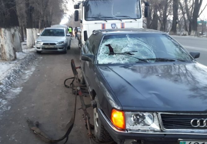 60-летний мужчина погиб на дороге в Алматы