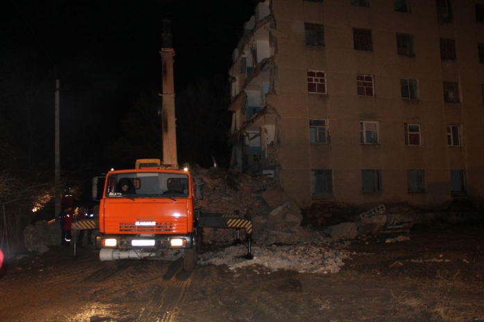 46 семей эвакуировали при обрушении стены общежития в Кызылорде