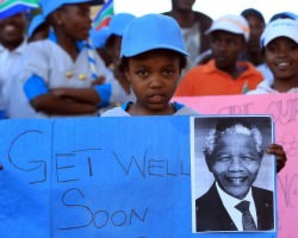 Экс-президент ЮАР Нельсон Мандела идет на поправку