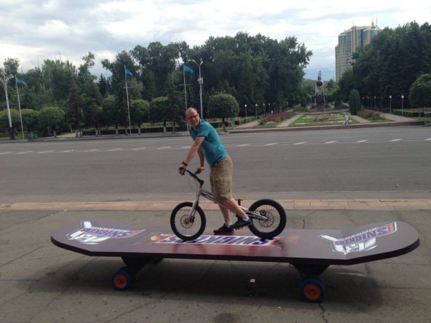 Гигантский скейтборд сделали в КазахстанеЭксклюзив