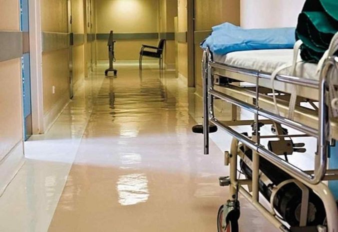 Выпал на ходу из машины: уехал с друзьями и умер парень в ЗКО