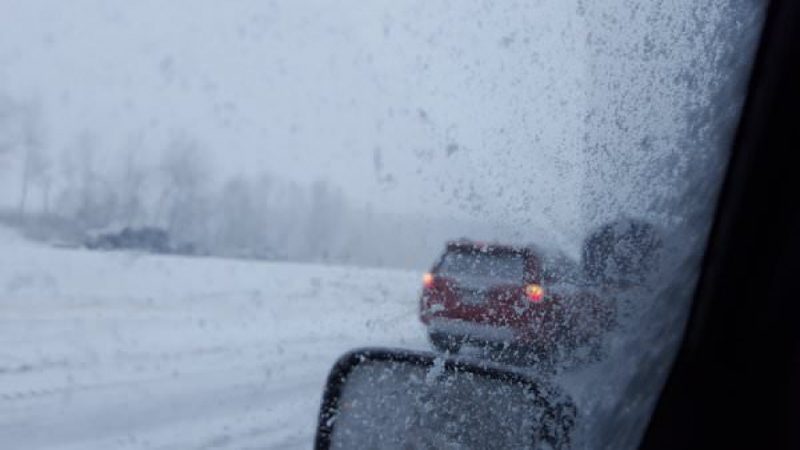 На заснеженной трассе столкнулись более 50 автомобилей (ФОТО)