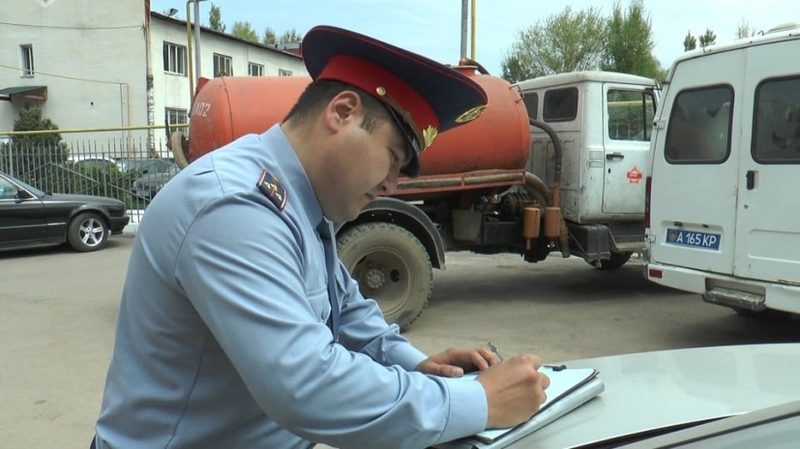 Задержали алматинку, обманом получившую вторые водительские права