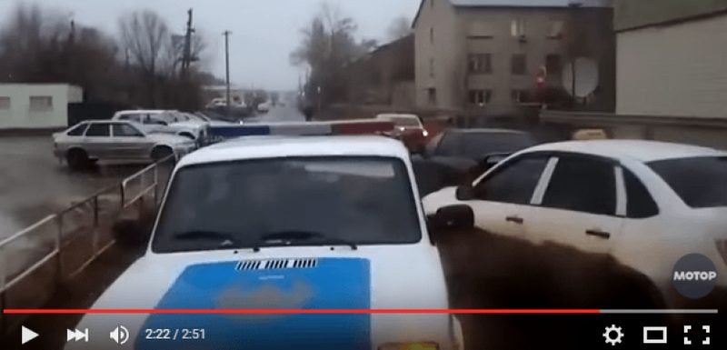 В Уральске полицейские грубо нарушают ПДД (ВИДЕО)