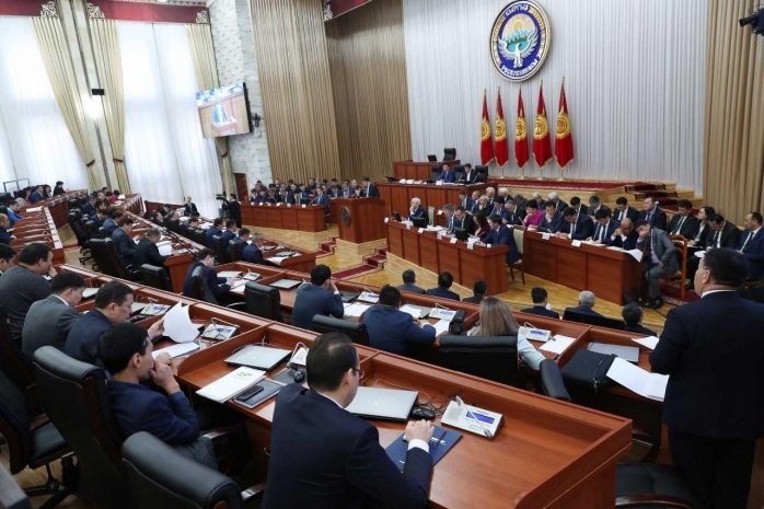 18 кандидатов в президенты зарегистрировал ЦИК Кыргызстана