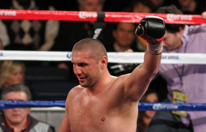 Боксер Абдусаламов уже может самостоятельно принимать пищу