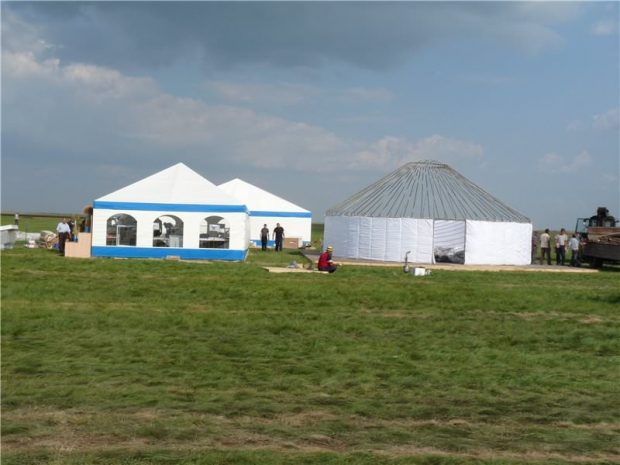 В Костанайской области Назарбаева встречали в шатре посреди полей