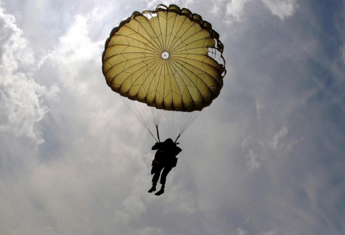 Во время прыжка с парашютом погиб офицер в Алматинской области