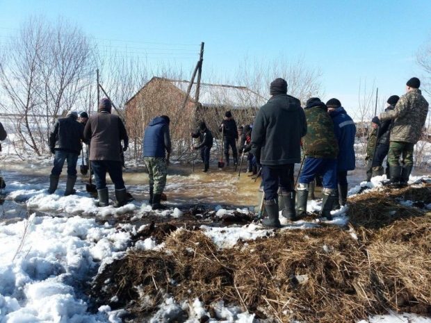 В Риддере и Усть-Каменогорске продолжают устранять последствия подтоплений