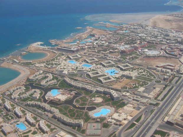 Двое туристов убиты в ходе резни на пляже в Египте