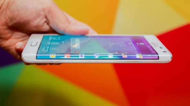 Экран смартфона Samsung Galaxy S6 будет загнут сразу на две грани