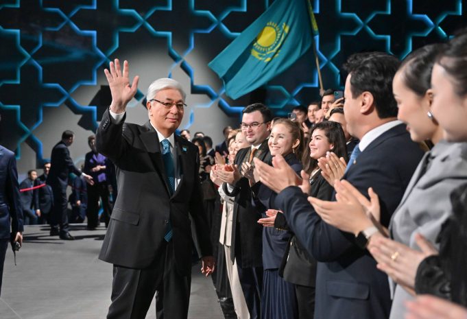 «Енді 15 наурызда Конституция күнін атап өтеміз»: Тоқаев Exit poll нәтижелерімен танысты