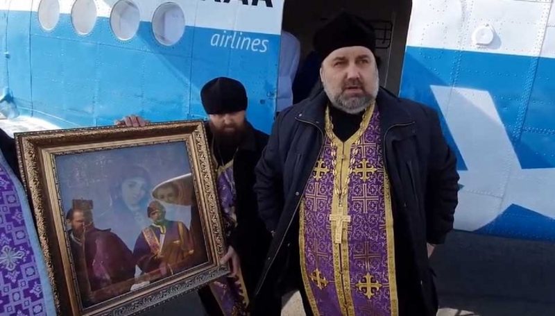 Костанайские священники облетели область с иконой Божьей Матери