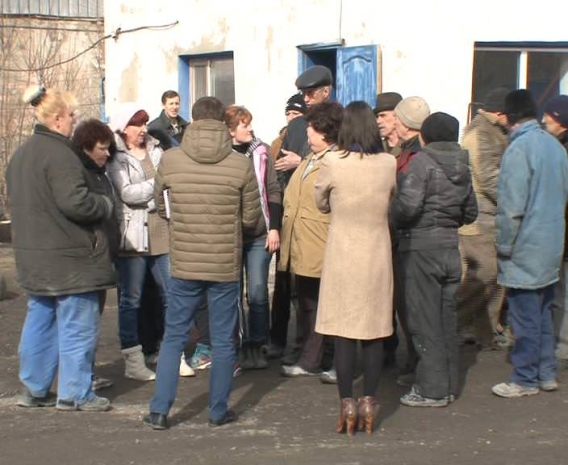 Рабочие в Павлодаре вышли на несанкционированное собрание