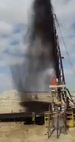 Нефтяной фонтан забил в Жанаозене