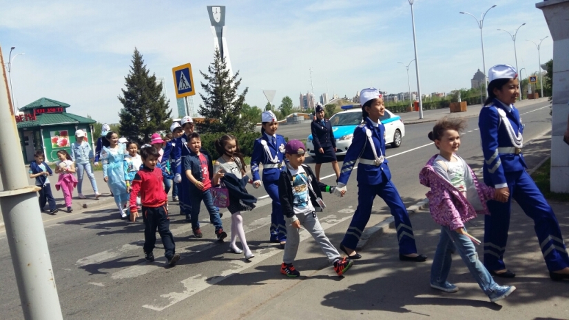 Светящиеся рисунки появились на автодорогах Астаны. ФОТО