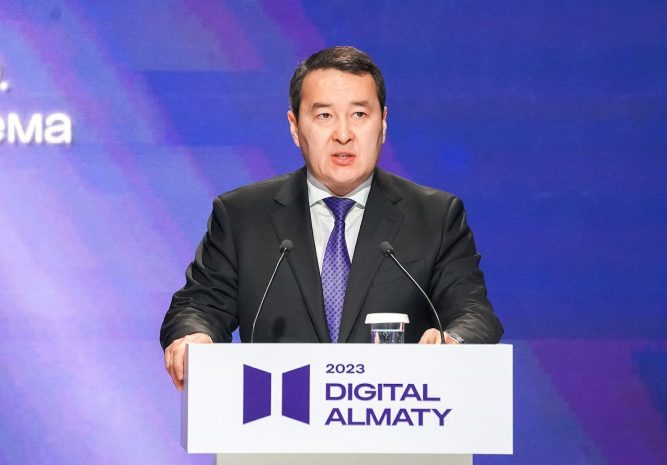 Перейти на электронные транспортные документы в рамках ЕАЭС призвал Алихан Смаилов