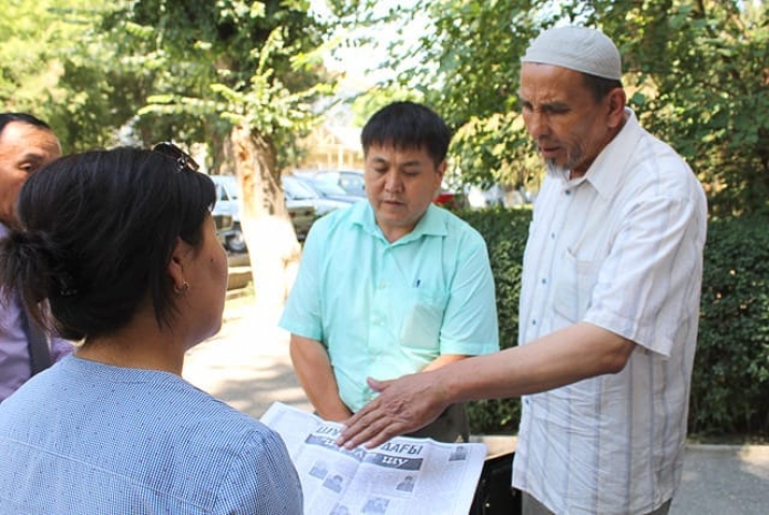 Чиновник в ЮКО требует с избирателей миллион тенге за клевету