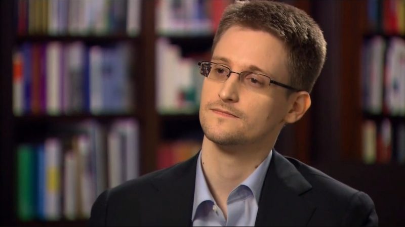 Сноуден выплатит пять миллионов с продажи своей книги властям США