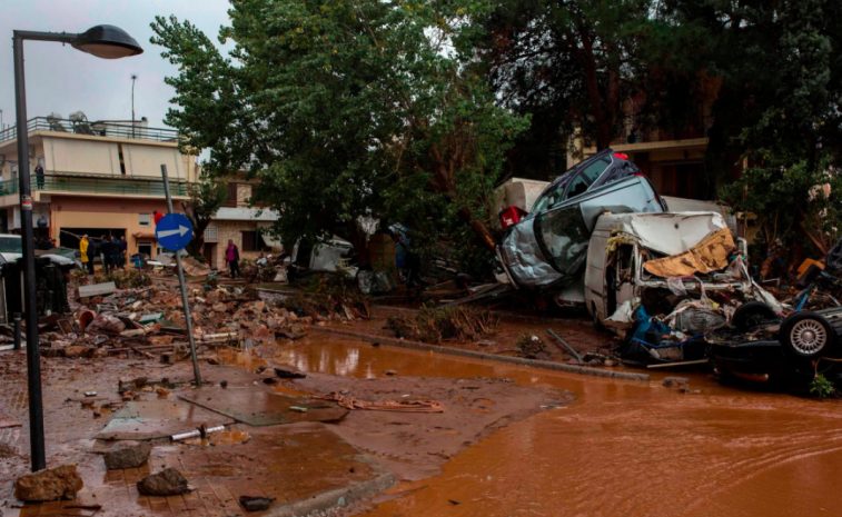 Жертвами внезапного наводнения в Афинах стали 15 человек