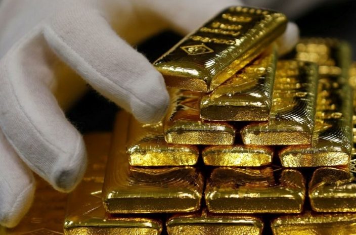 Из-за коронавируса цена на золото достигла максимума за последние семь лет