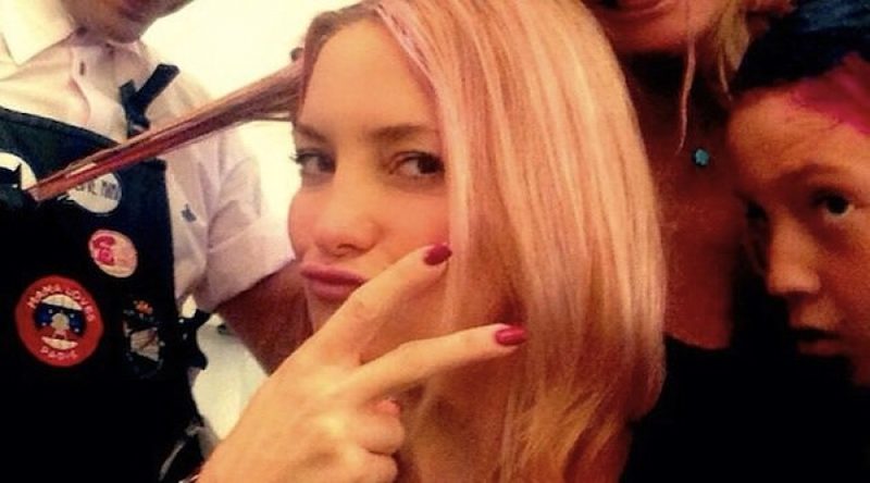 Кейт Хадсон и Голди Хоун покрасили волосы в розовый