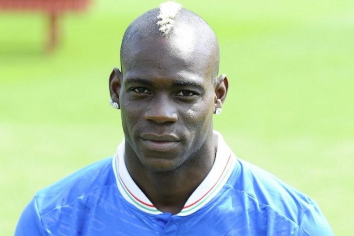 Футболист Балотелли дисквалифицирован за высказывание в соцсети