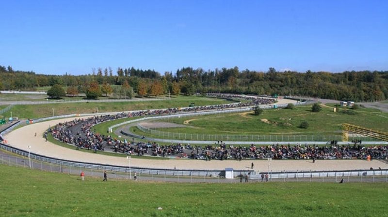 Чешские гонщики помянули Симончелли