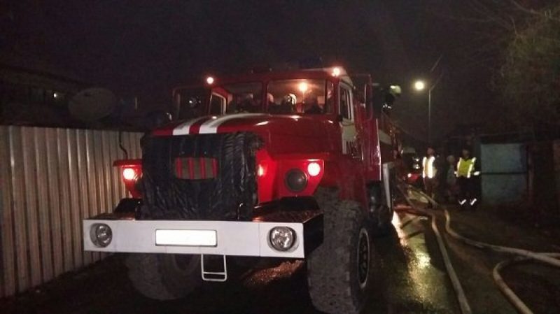 Пожар площадью 500 «квадратов» в автосервисе в Алматы потушен