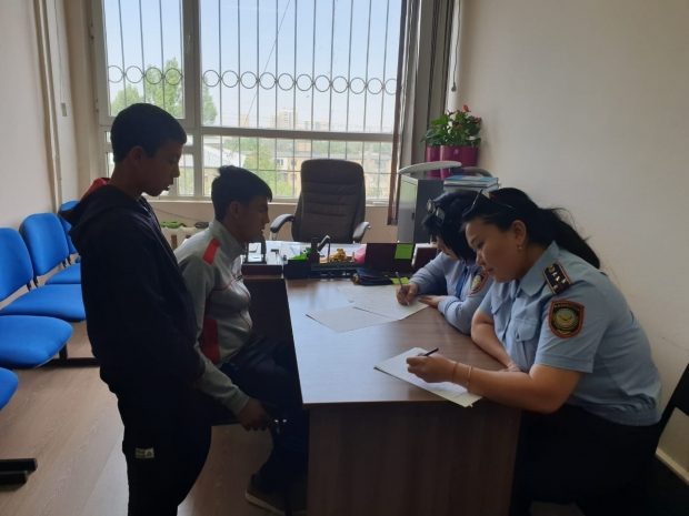 Несовершеннолетние братья из Узбекистана попрошайничали на улицах Алматы